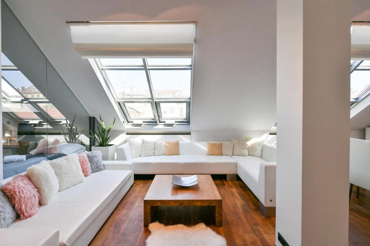 Luxury Central Penthouse With Sauna, Terrace, 250M2, 5Bdrm, 3Bthrm Praga Exterior foto