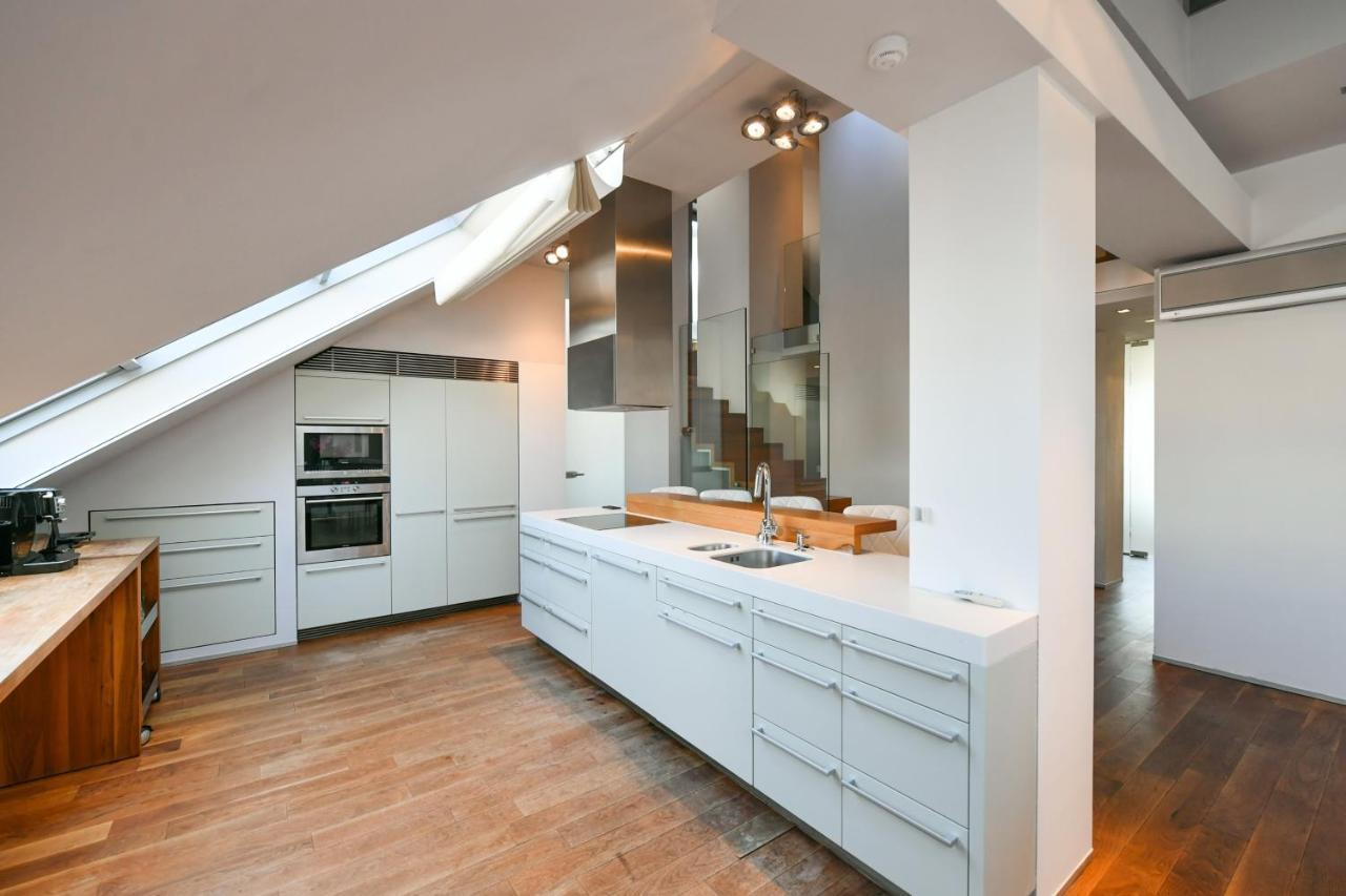 Luxury Central Penthouse With Sauna, Terrace, 250M2, 5Bdrm, 3Bthrm Praga Exterior foto