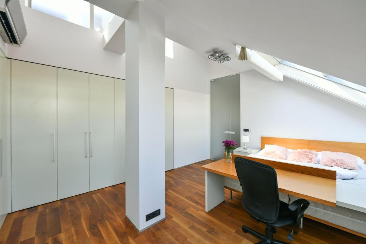 Luxury Central Penthouse With Sauna, Terrace, 250M2, 5Bdrm, 3Bthrm Praga Exterior foto