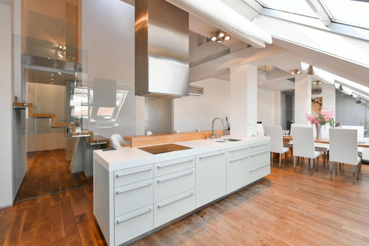 Luxury Central Penthouse With Sauna, Terrace, 250M2, 5Bdrm, 3Bthrm Praga Exterior foto