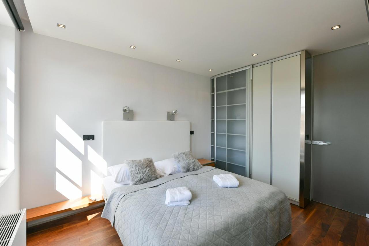 Luxury Central Penthouse With Sauna, Terrace, 250M2, 5Bdrm, 3Bthrm Praga Exterior foto